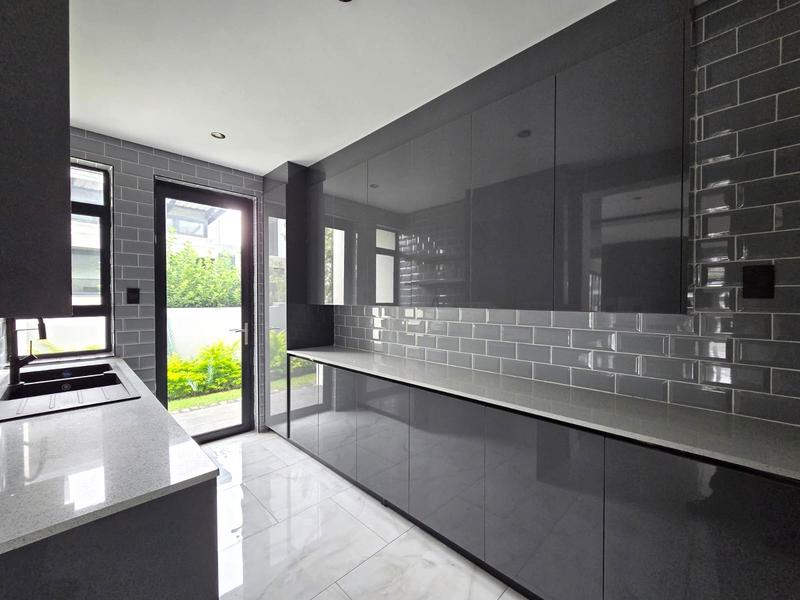 5 Bedroom Property for Sale in The Islands Estates North West